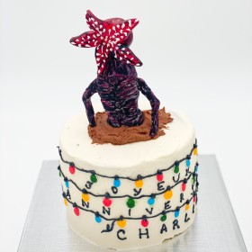 gâteau anniversaire thème stranger things série netflix demogorgon ados adolescents