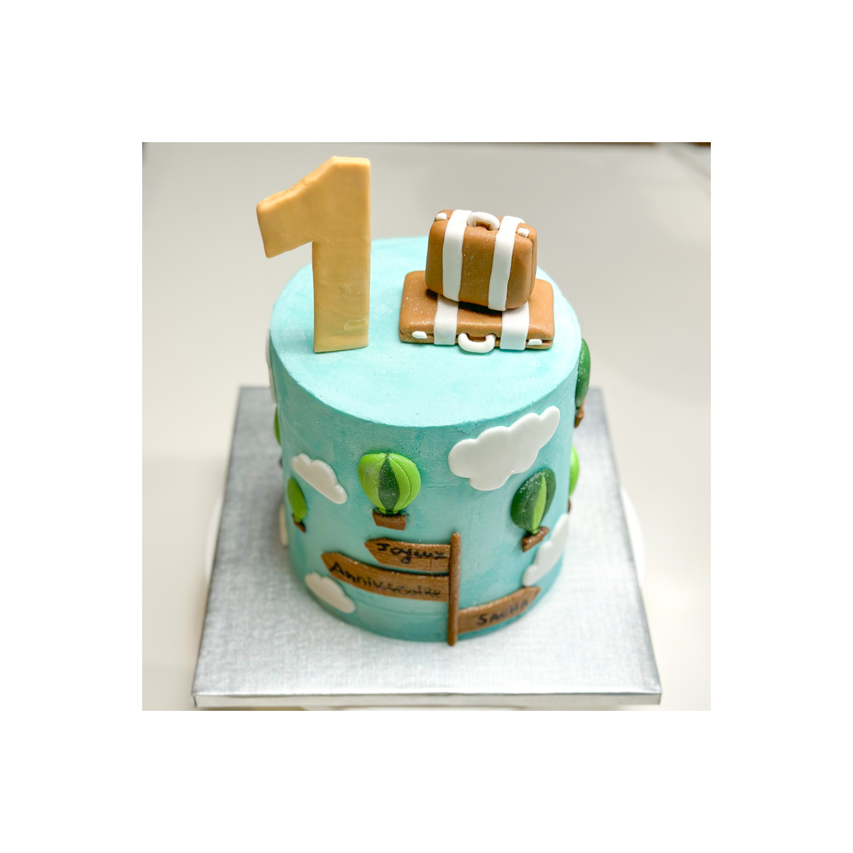 Gâteau biche  Gateau personnalisé, Gateau anniversaire, Gateau