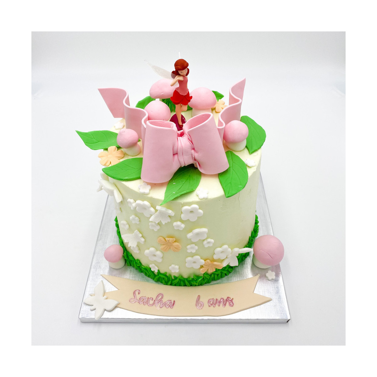 Petite Fille (2 Ans) Ayant Une Fête D'anniversaire Avec Un Gâteau